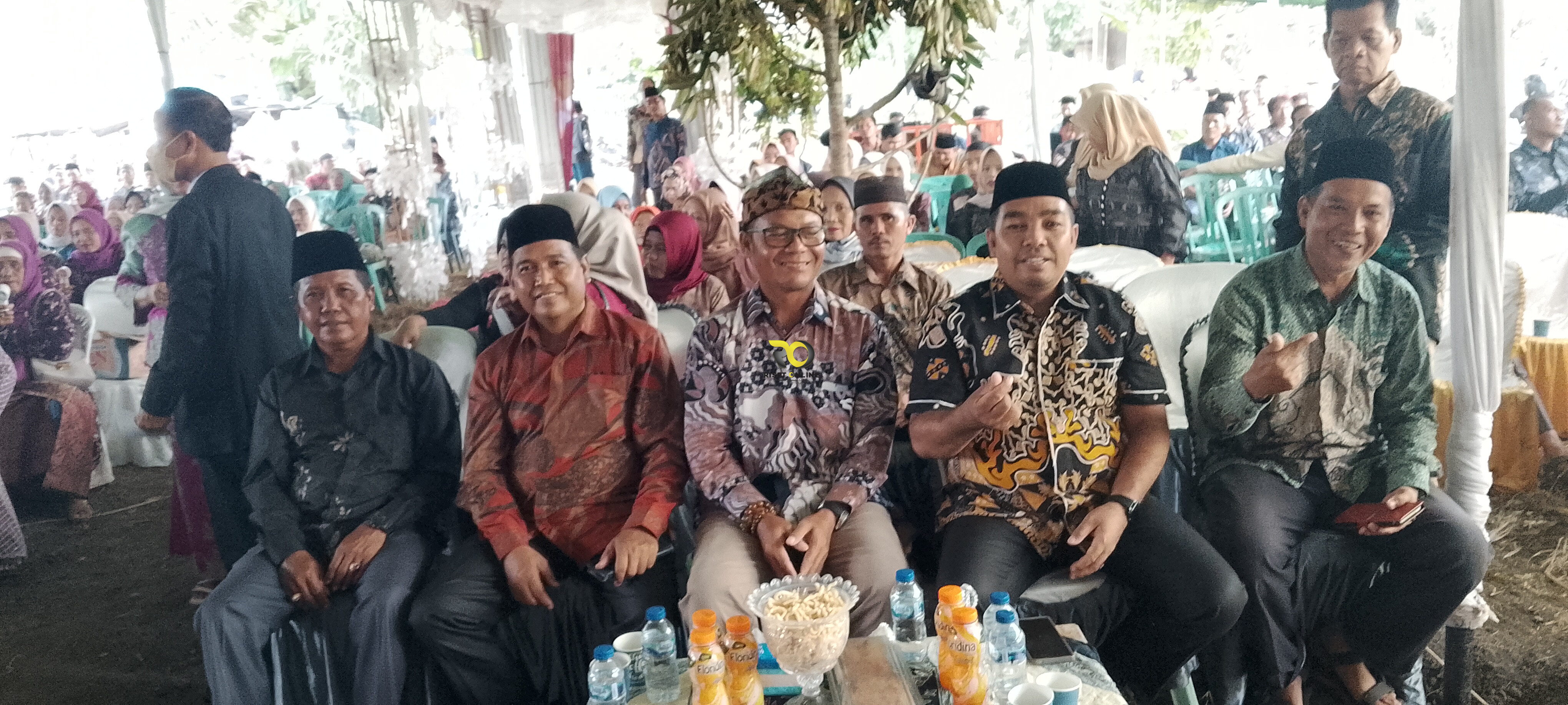 Kepala Desa Betung Betung Rozali Amd, Hadiri Acara Resepsi pernikahan