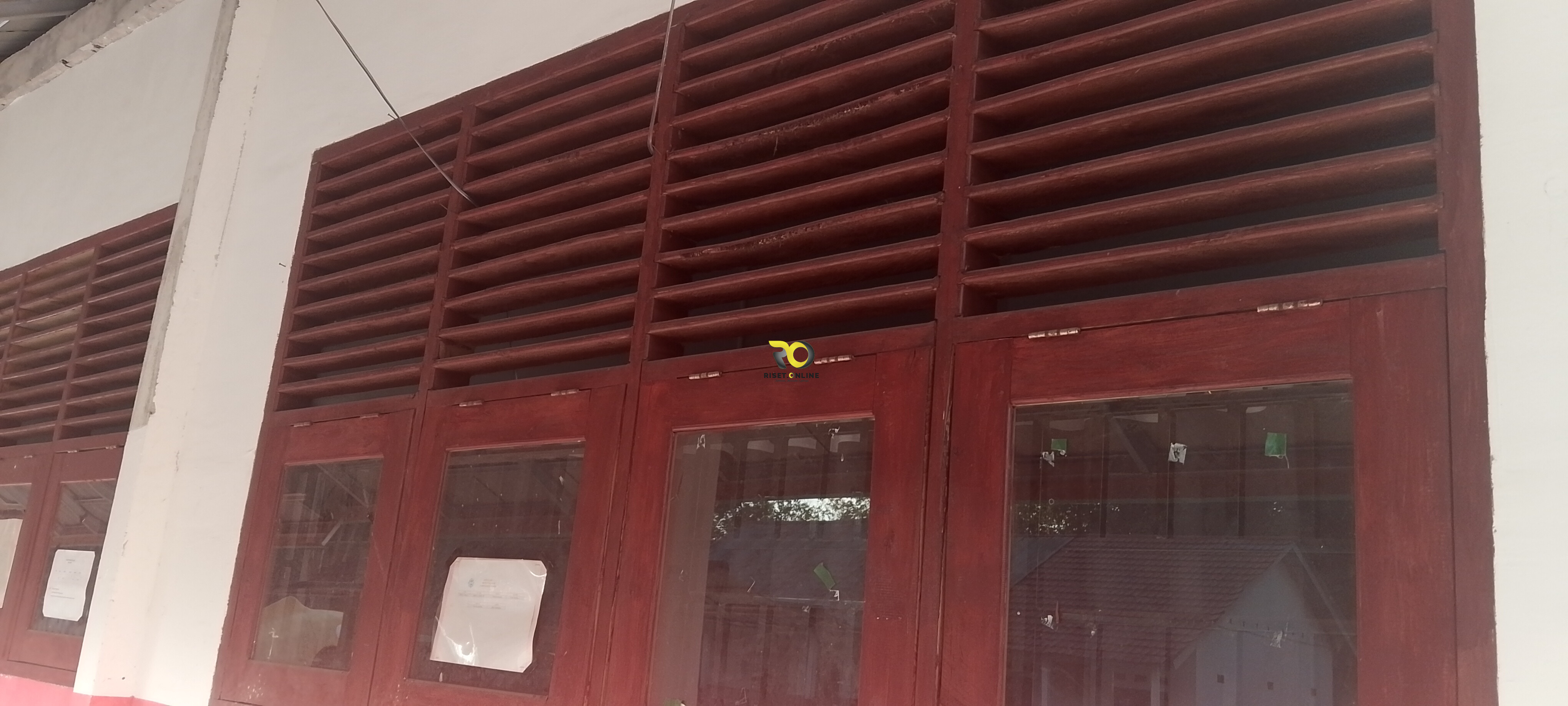 Di Duga Bangunan gedung  Sekolah Asal Jadi