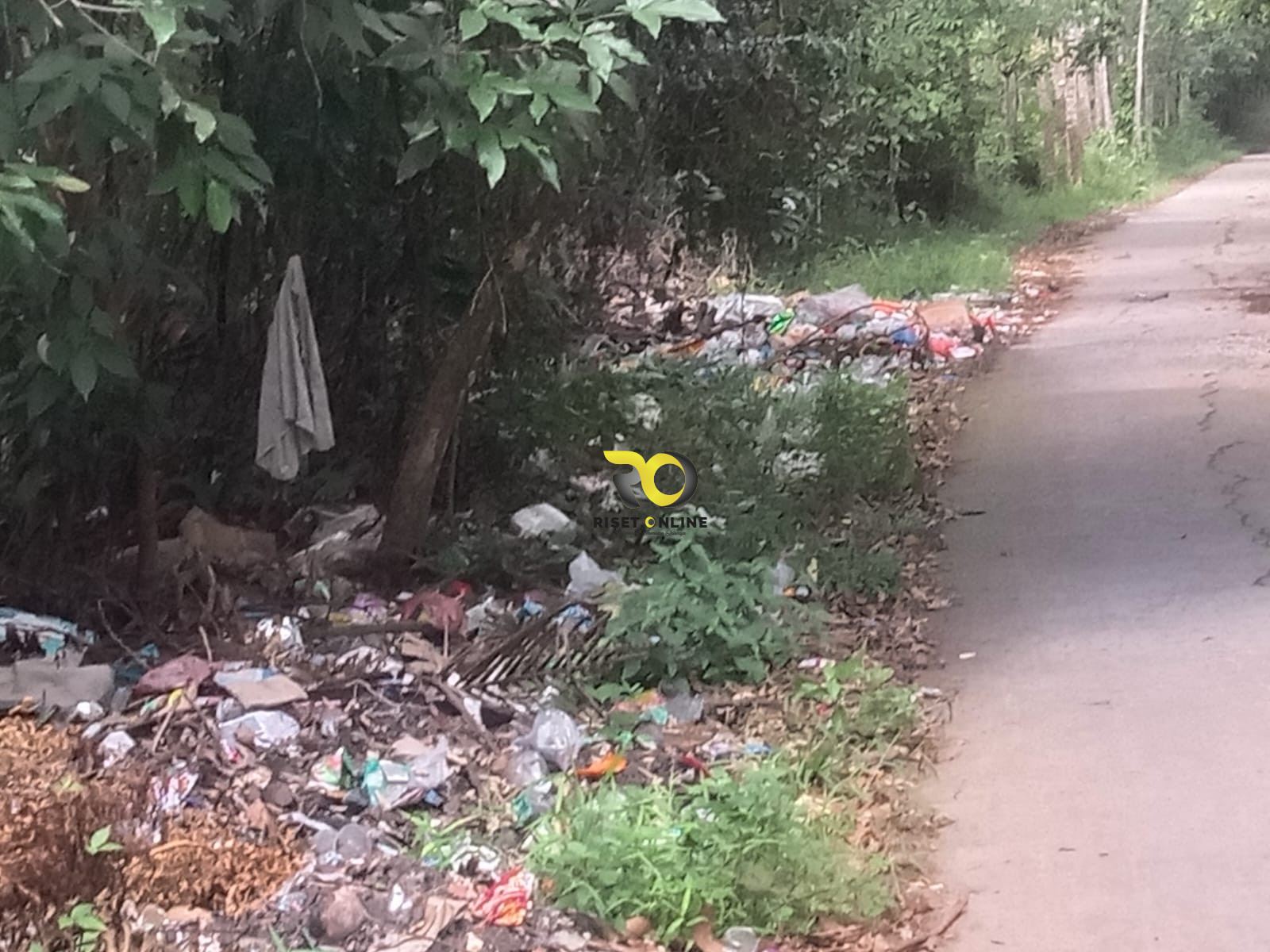 Sampah Bertumpukan menimbulkan Bau Tak Sedap